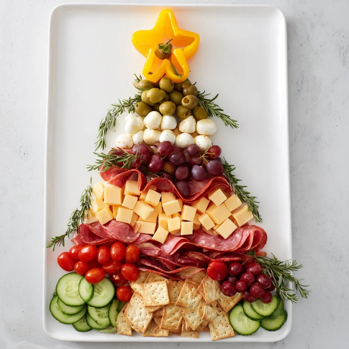 Festliches weihnachtsbaum snack teller