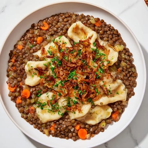 Herzhafte Linsen Spätzle Bowl
